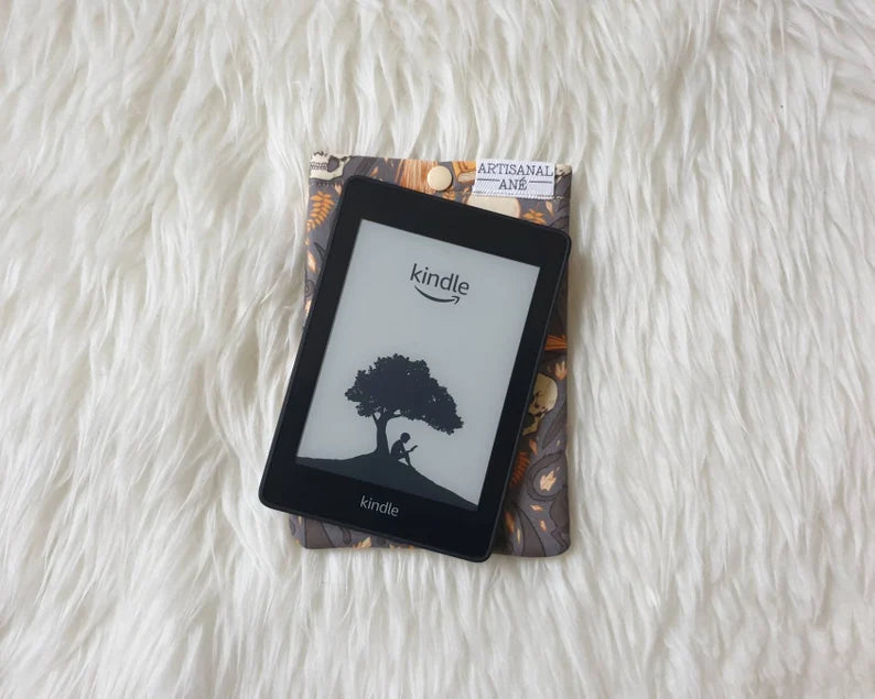 hubble bubble in grey eReader sleeve - Made to order