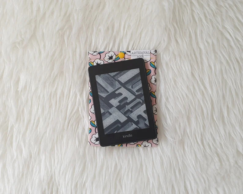 Flower chain eReader sleeve - Made to order